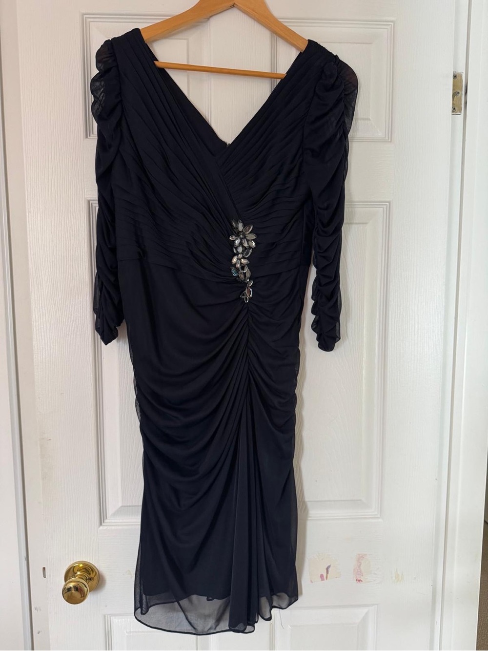 Adrianna Papell Navy Blue Ruched V-Neck Midi Dress with Jewel Detail